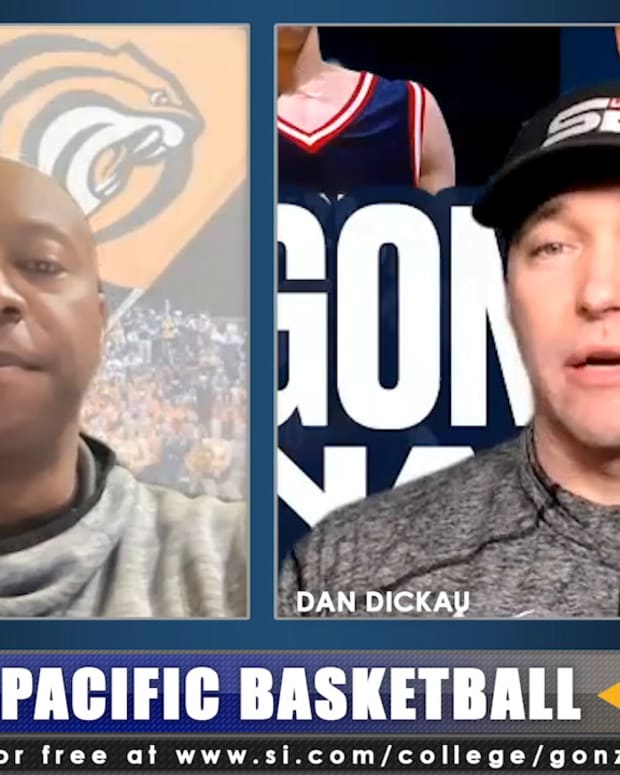 Dan Dickau Talks With Pacific Head Coach Leonard Perry